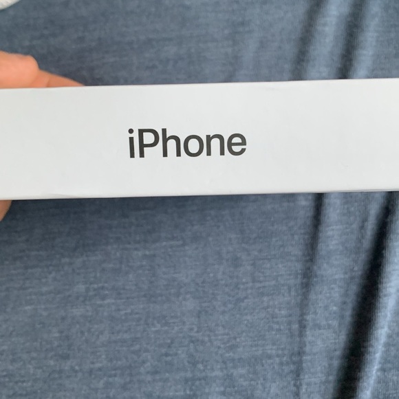 iPhone 15 - Picture 2 of 4